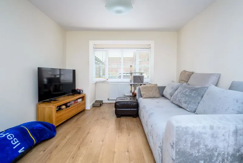 Scholars Place, Walton-On-Thames KT12 3FE, photo 3
