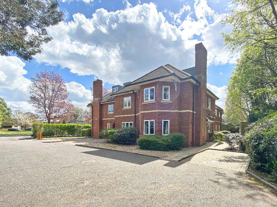 Grove Cross Road, Frimley, GU16, photo 18