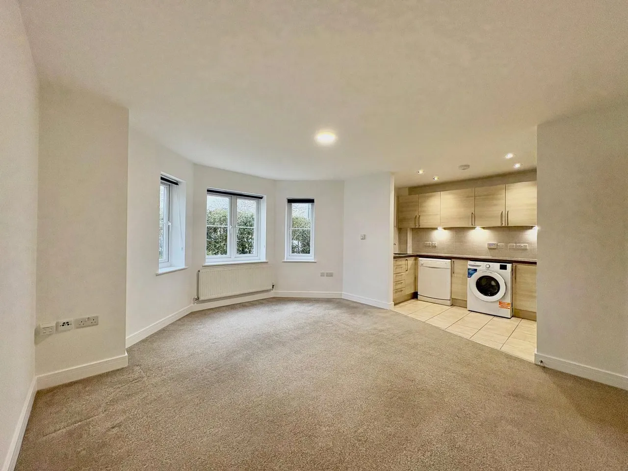 Grove Cross Road, Frimley, GU16, photo 2