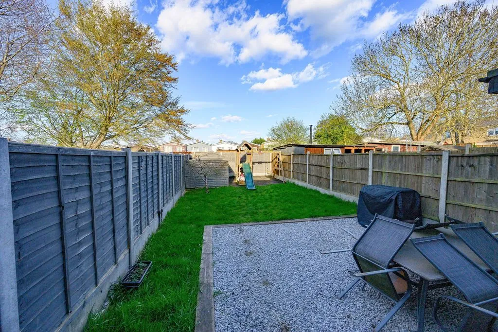 Grove Mead, Hatfield AL10 8DL, photo 11