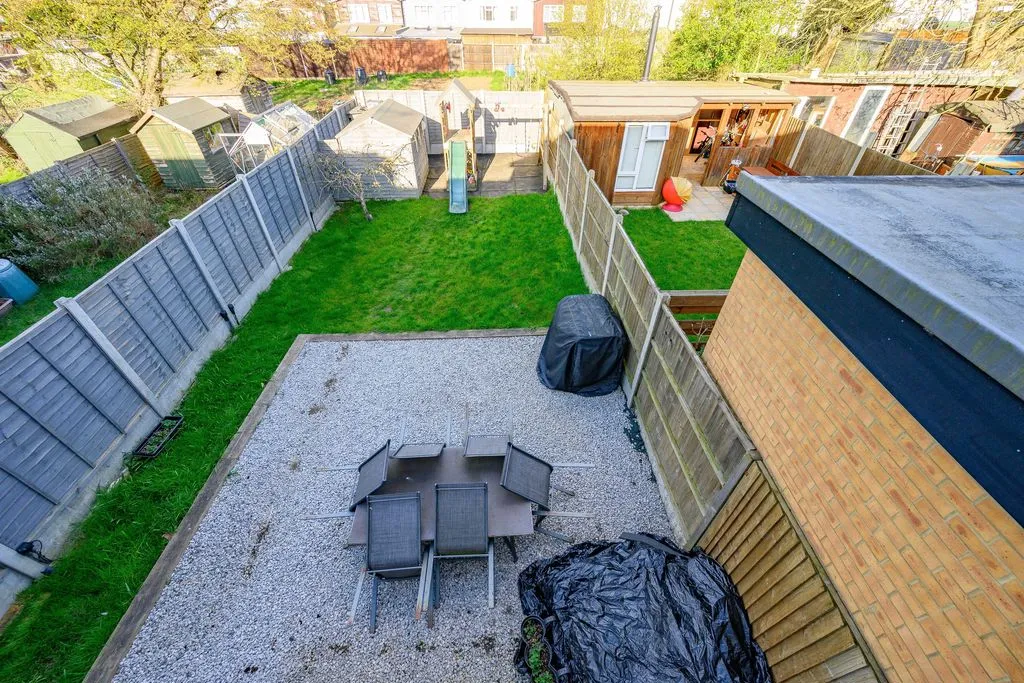 Grove Mead, Hatfield AL10 8DL, photo 13