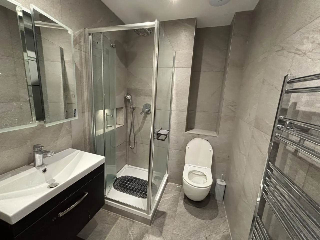 Barking Road, London, E13, photo 5