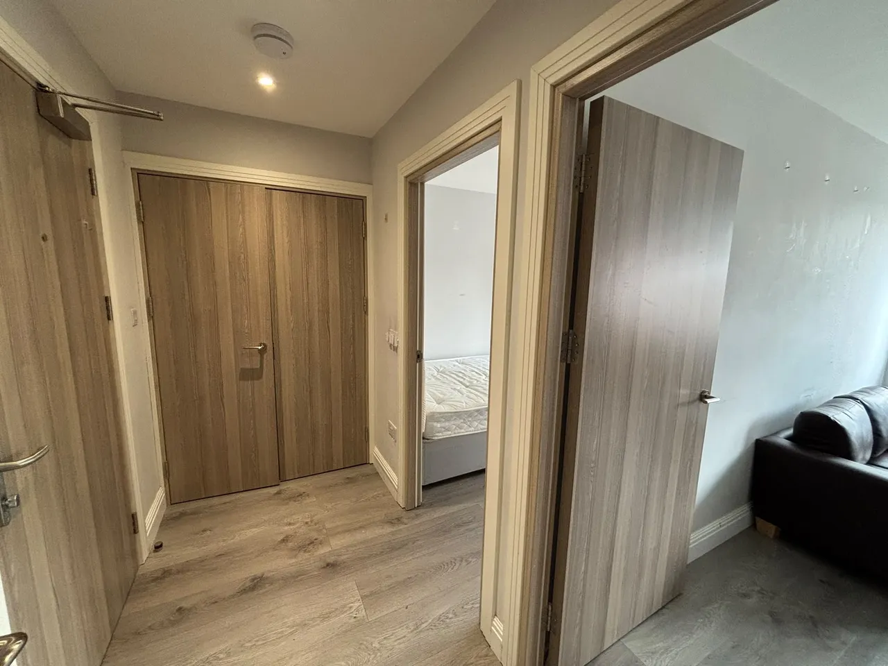 Barking Road, London, E13, photo 2
