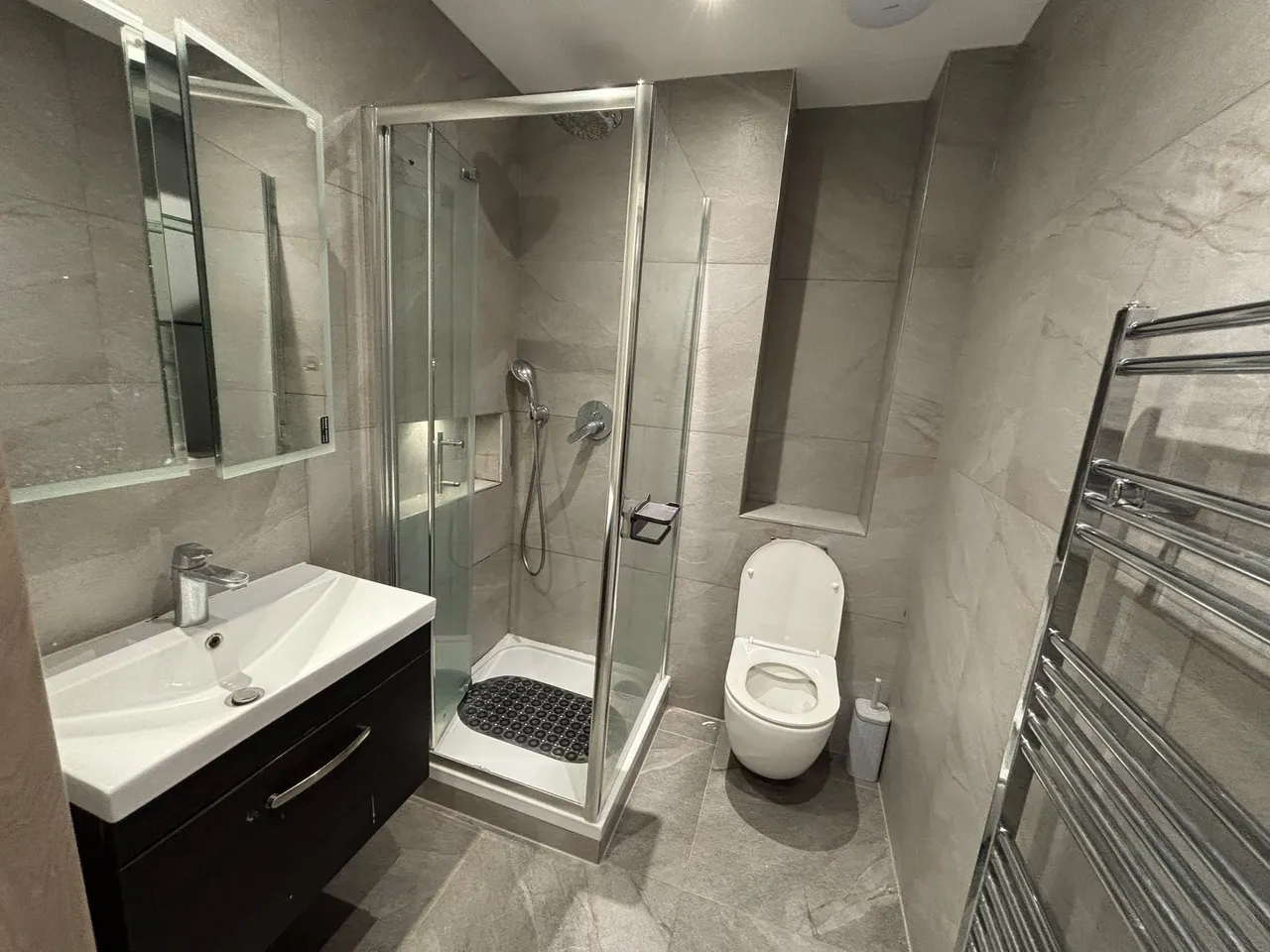 Barking Road, London, E13, photo 6