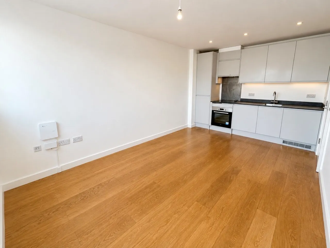 Regent House, Basildon, SS14, photo 2