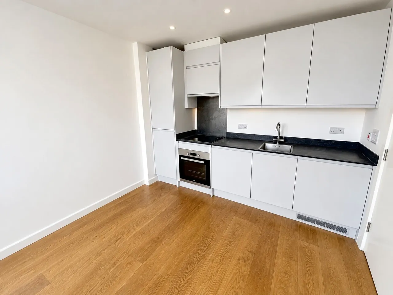 Regent House, Basildon, SS14, photo 3