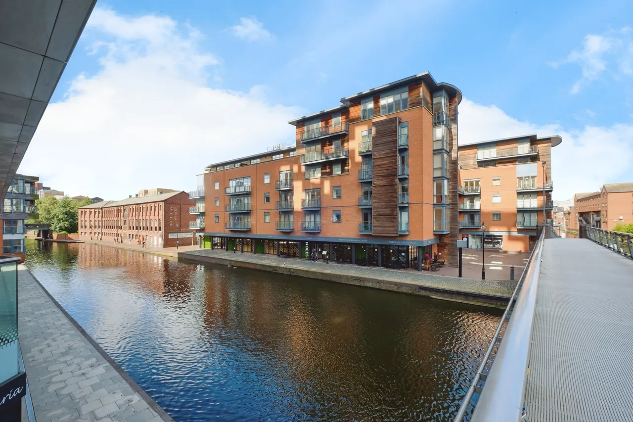 1 bed flat for sale, Waterfront Walk, Birmingham, B1
