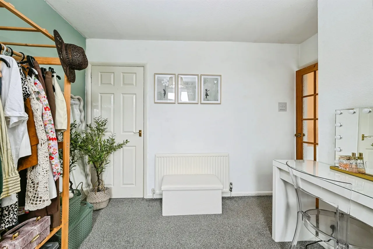 Holmefield Crescent, Ilkeston, DE7, photo 12