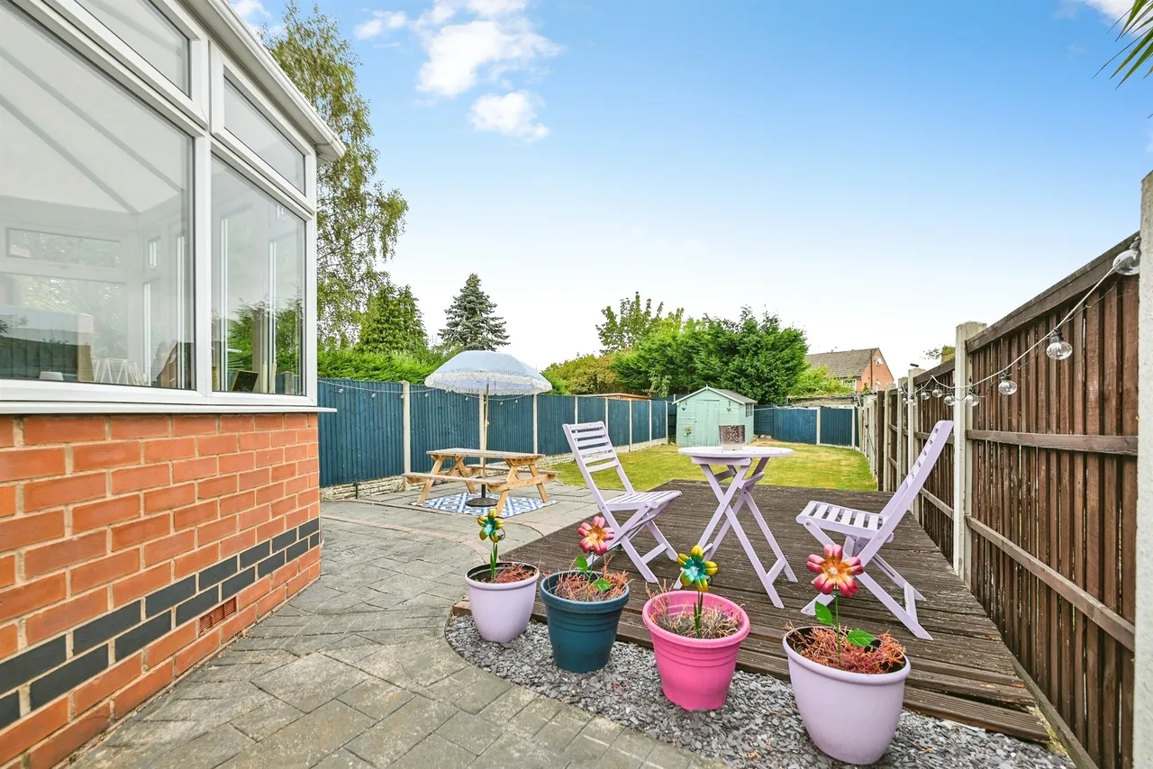 Holmefield Crescent, Ilkeston, DE7, photo 18