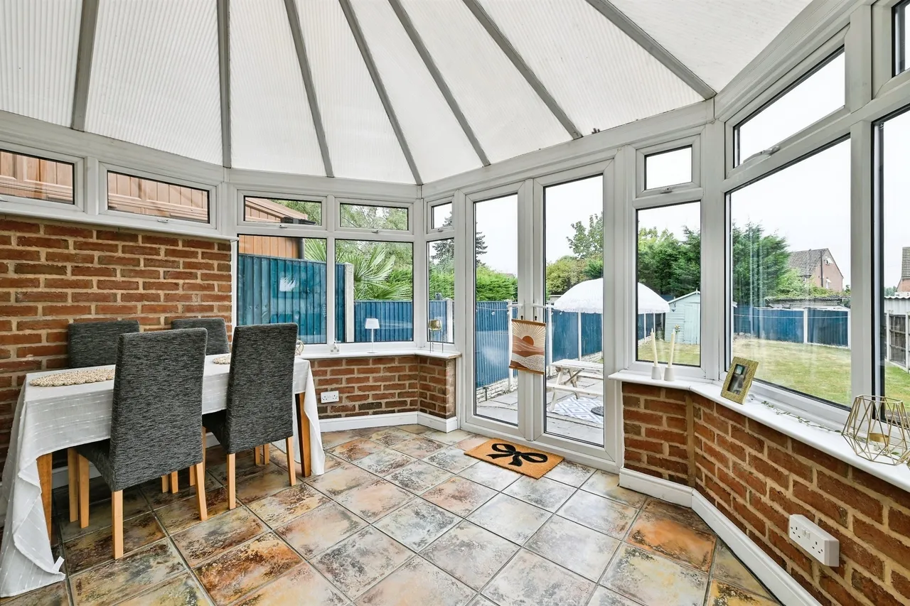 Holmefield Crescent, Ilkeston, DE7, photo 9