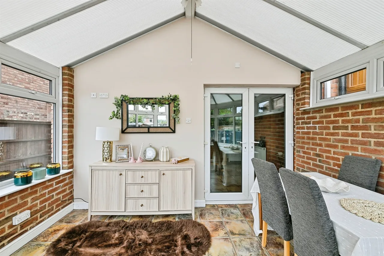 Holmefield Crescent, Ilkeston, DE7, photo 10