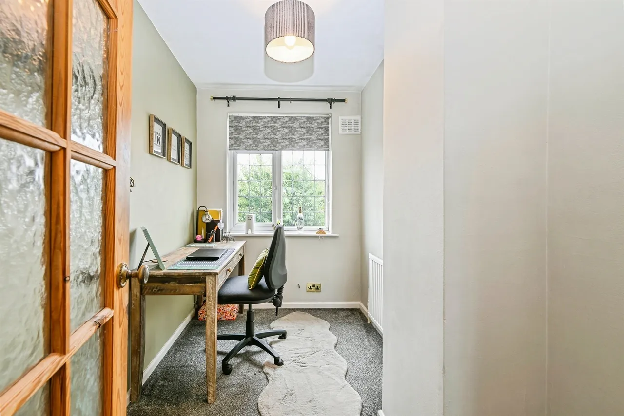 Holmefield Crescent, Ilkeston, DE7, photo 14