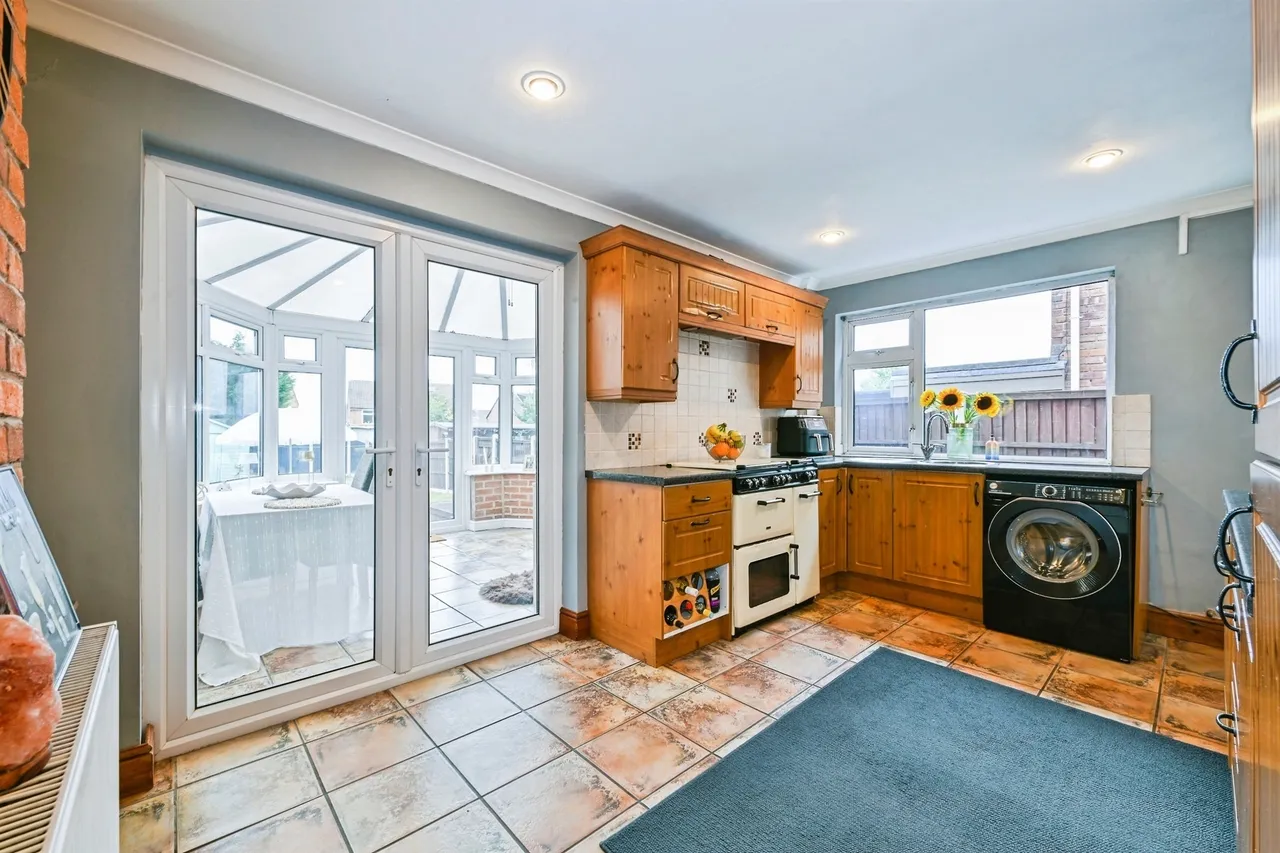Holmefield Crescent, Ilkeston, DE7, photo 5