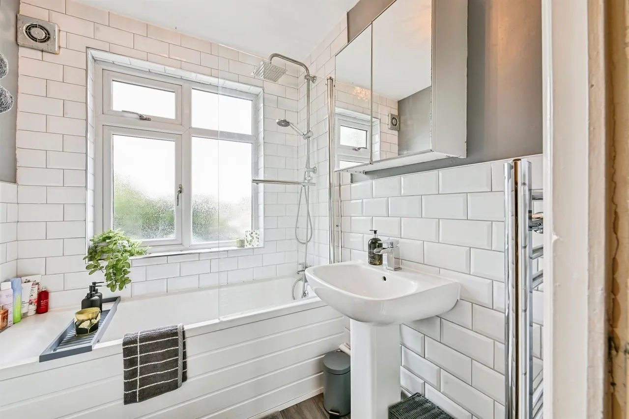 Holmefield Crescent, Ilkeston, DE7, photo 16