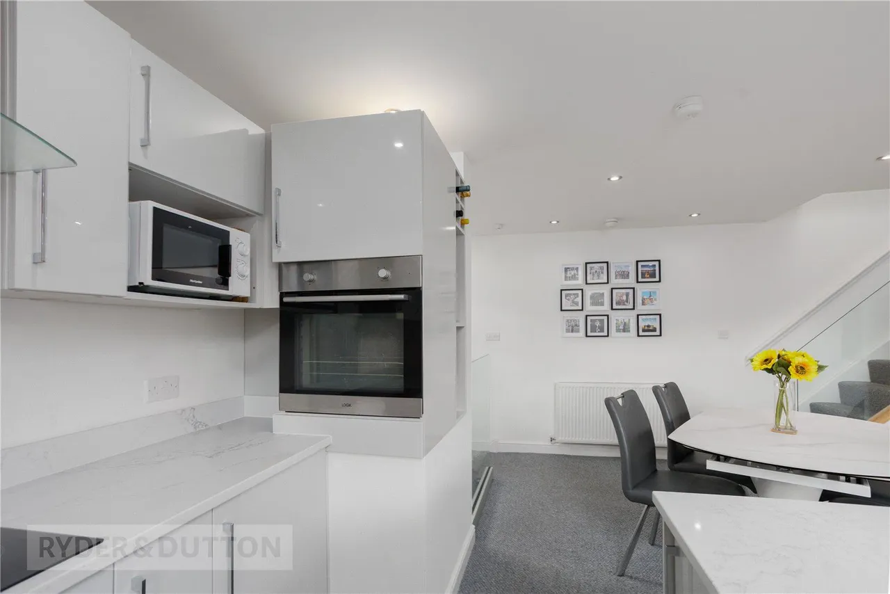 Clifton Street, Greenfield, OL3, photo 6