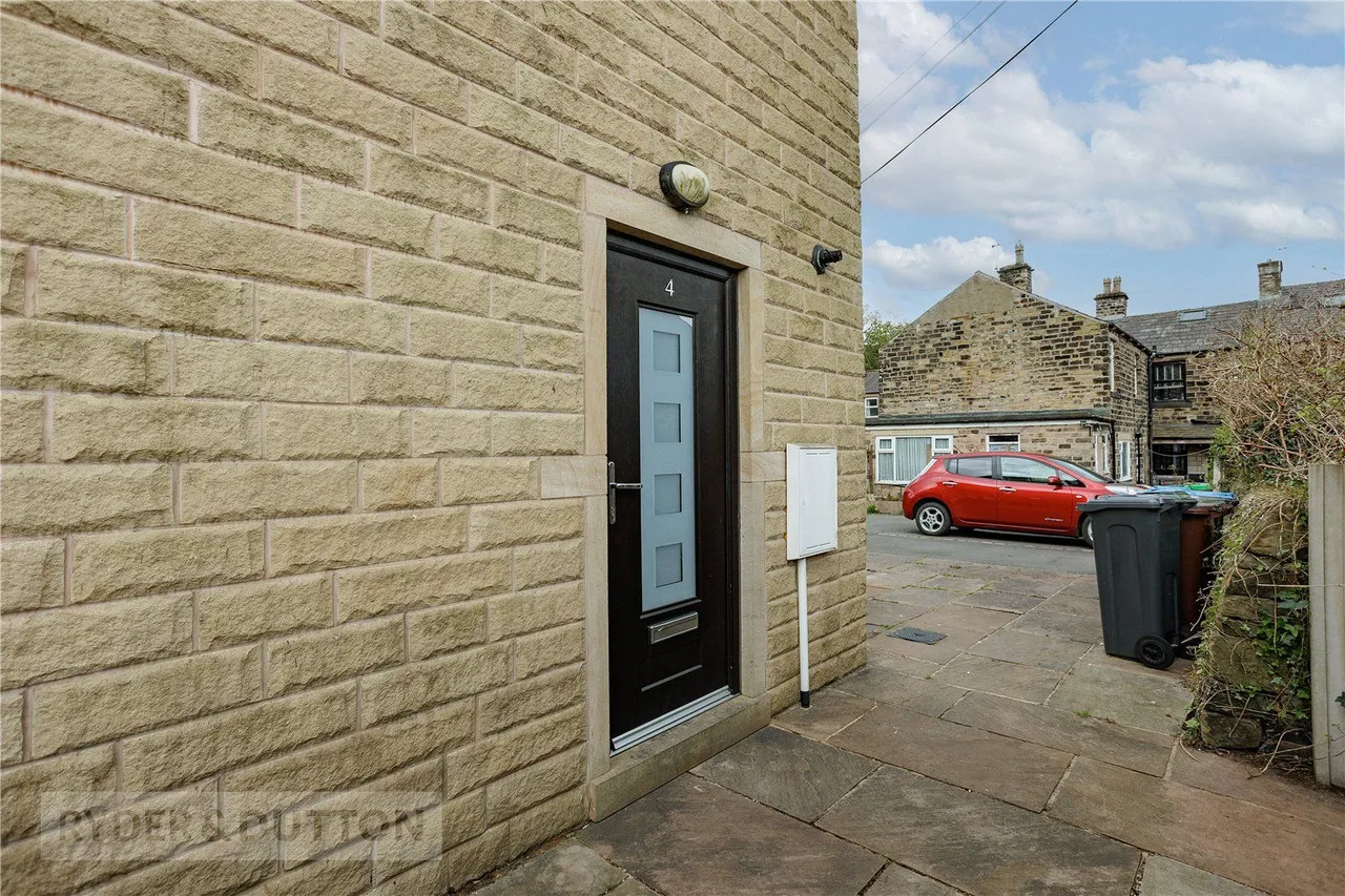Clifton Street, Greenfield, OL3, photo 19