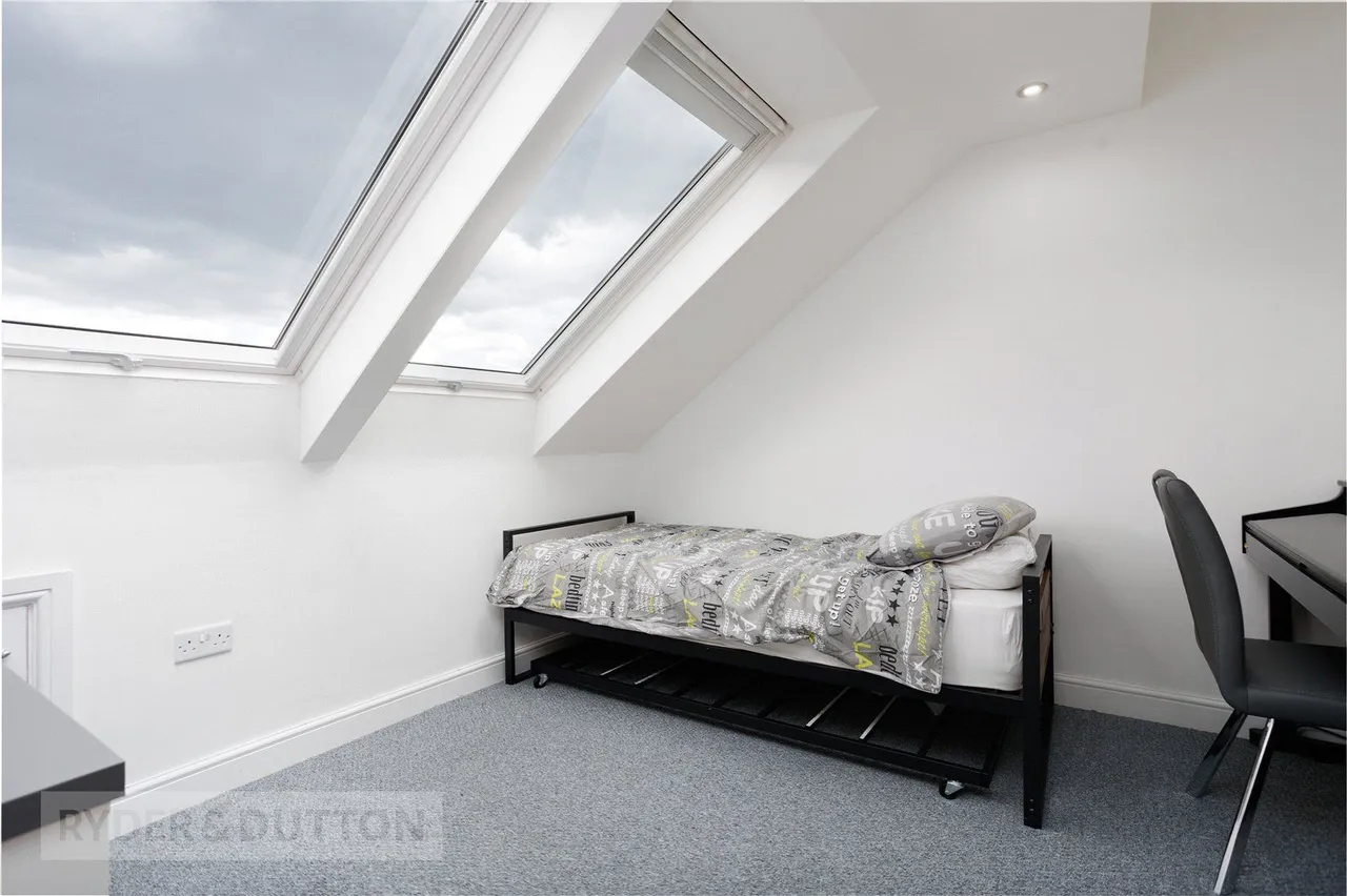Clifton Street, Greenfield, OL3, photo 15