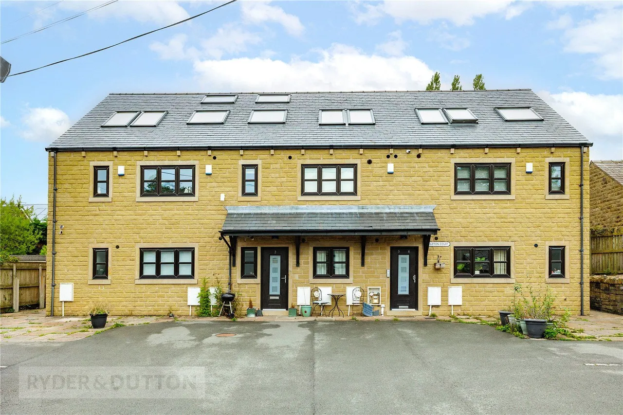 Clifton Street, Greenfield, OL3, photo 4