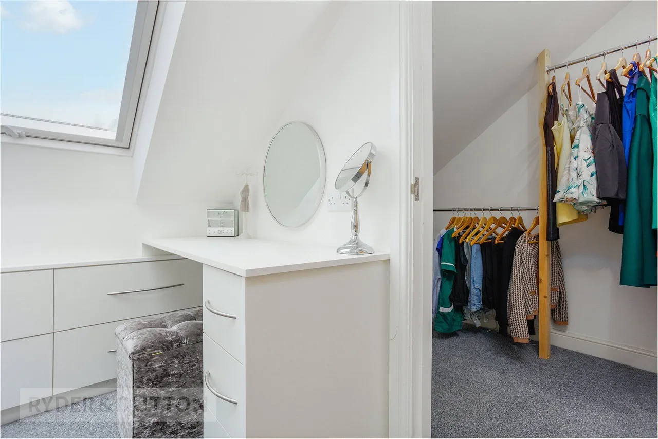 Clifton Street, Greenfield, OL3, photo 12
