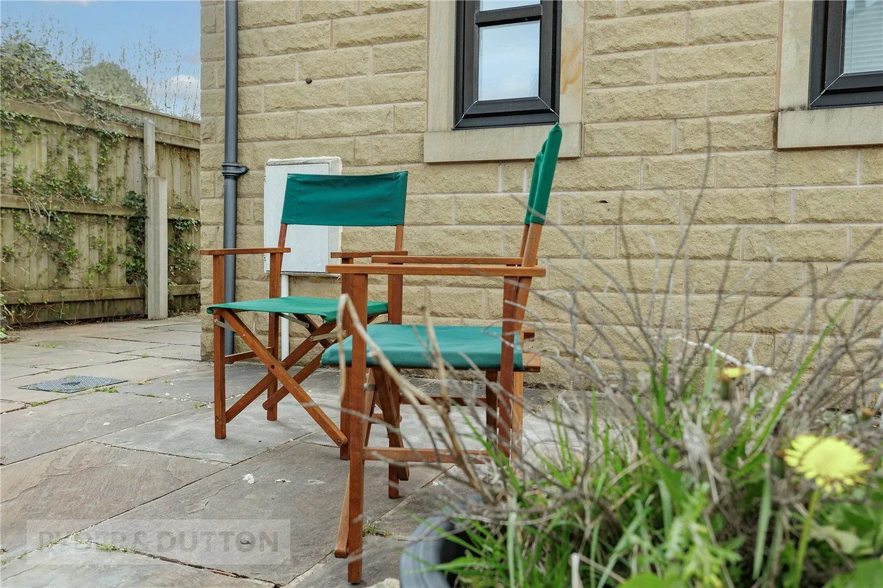 Clifton Street, Greenfield, OL3, photo 22
