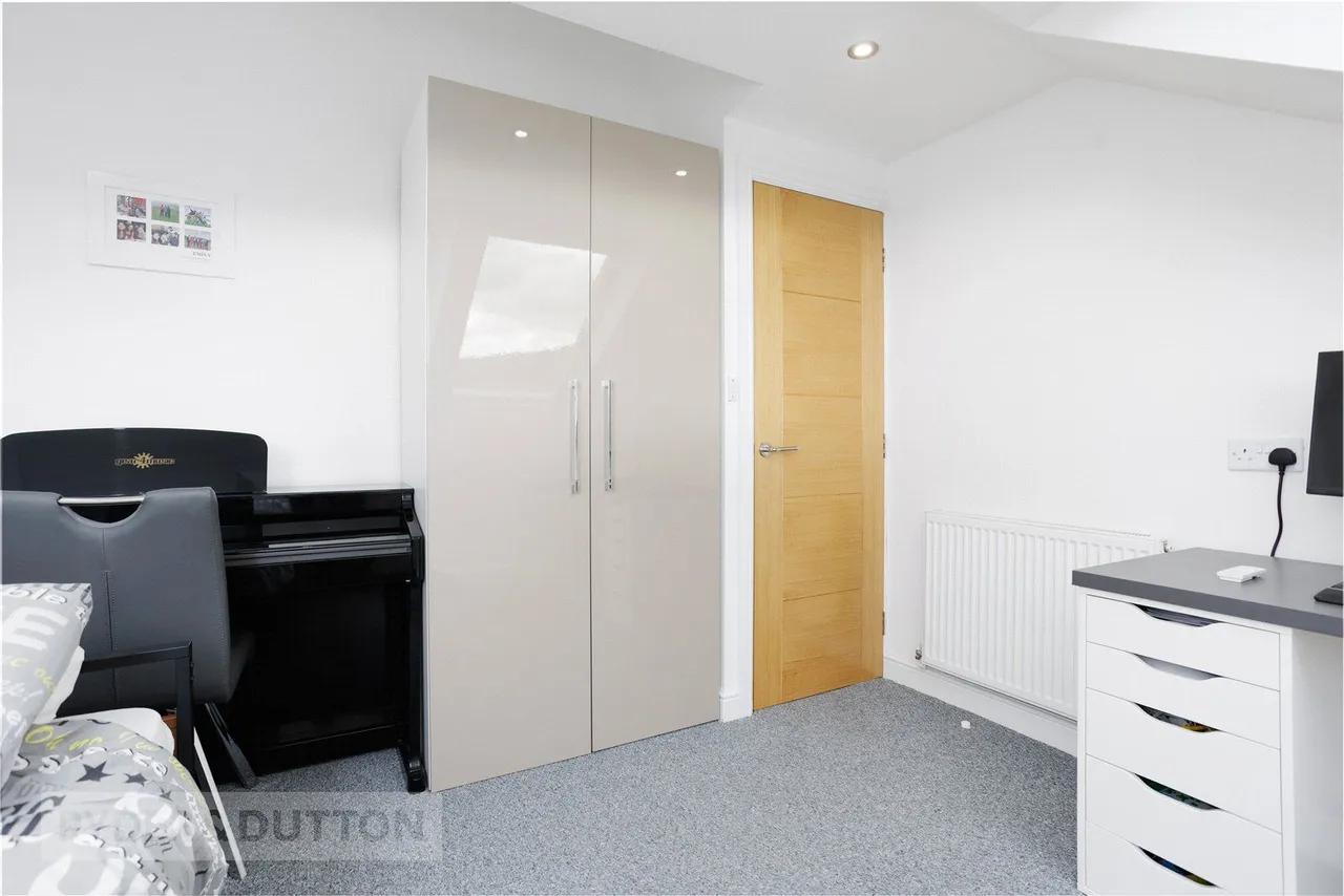 Clifton Street, Greenfield, OL3, photo 14