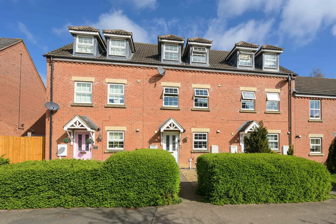 3 bed house for sale, Burdock Way, Kettering, NN14