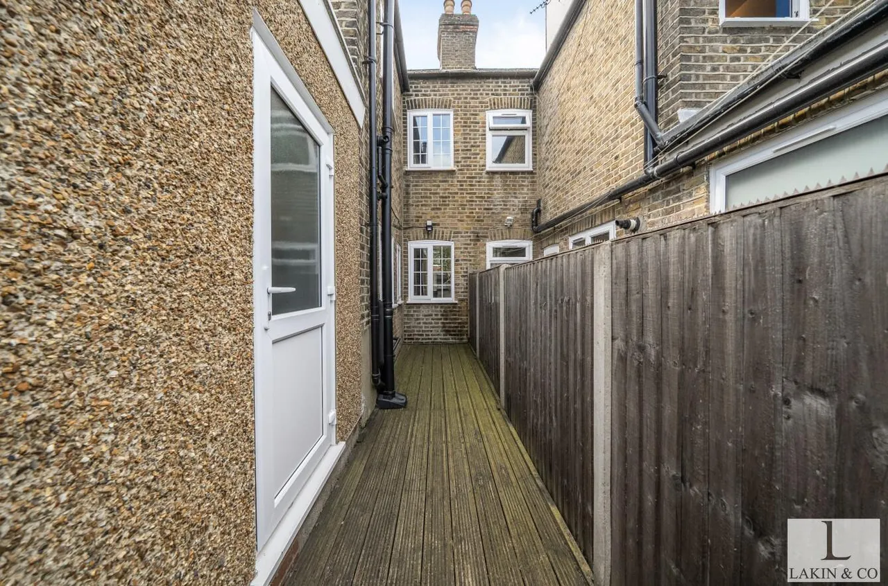 High Street, Uxbridge, UB8 1AN, photo 16