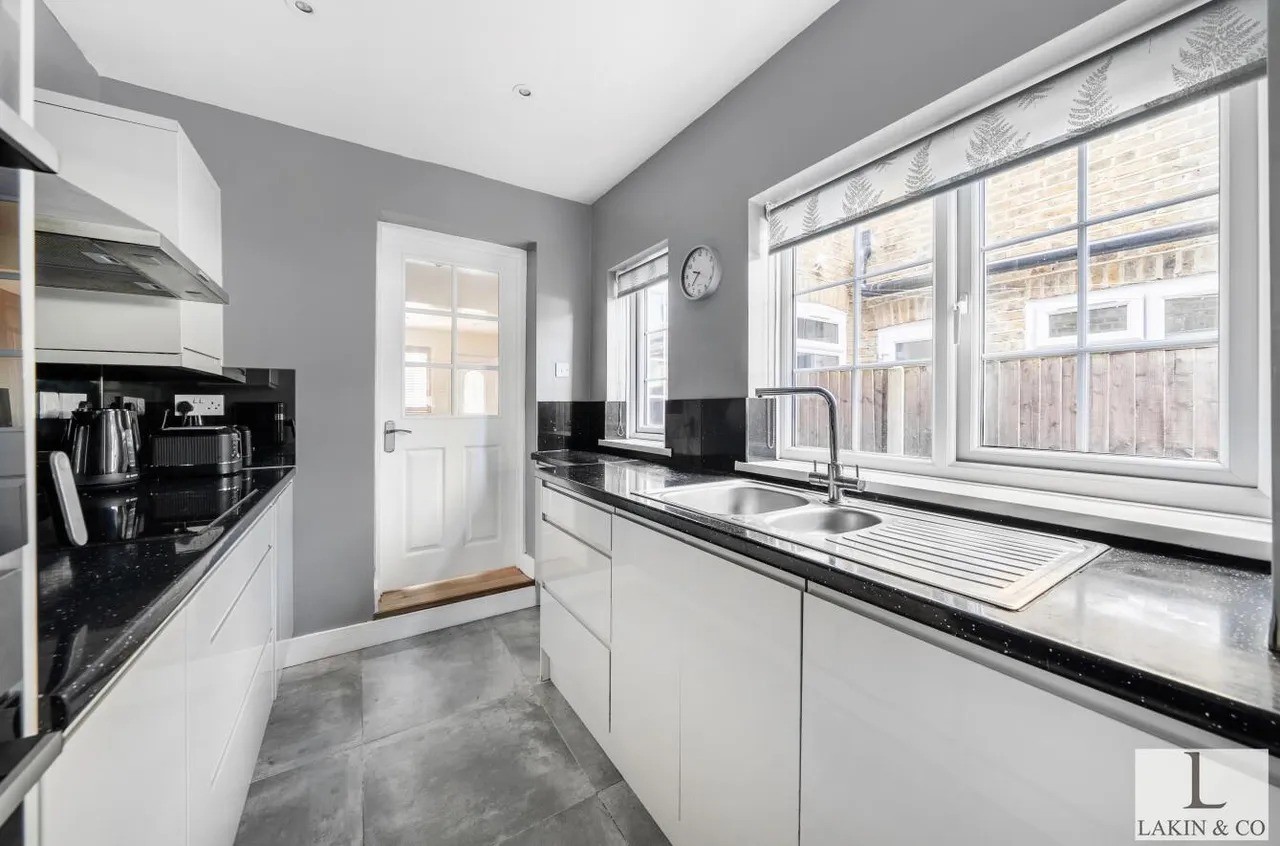 High Street, Uxbridge, UB8 1AN, photo 9