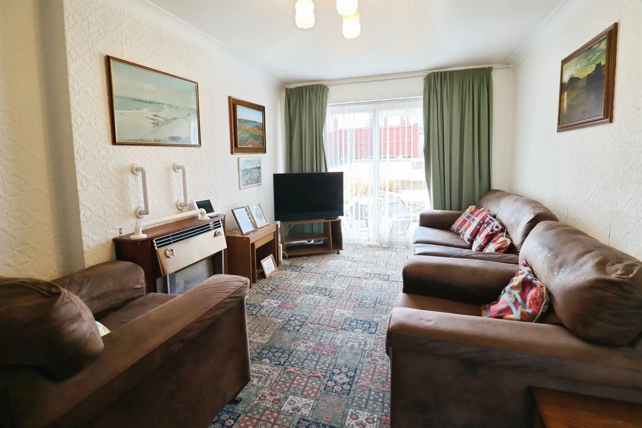 Norris Close, Penarth, CF64, photo 3