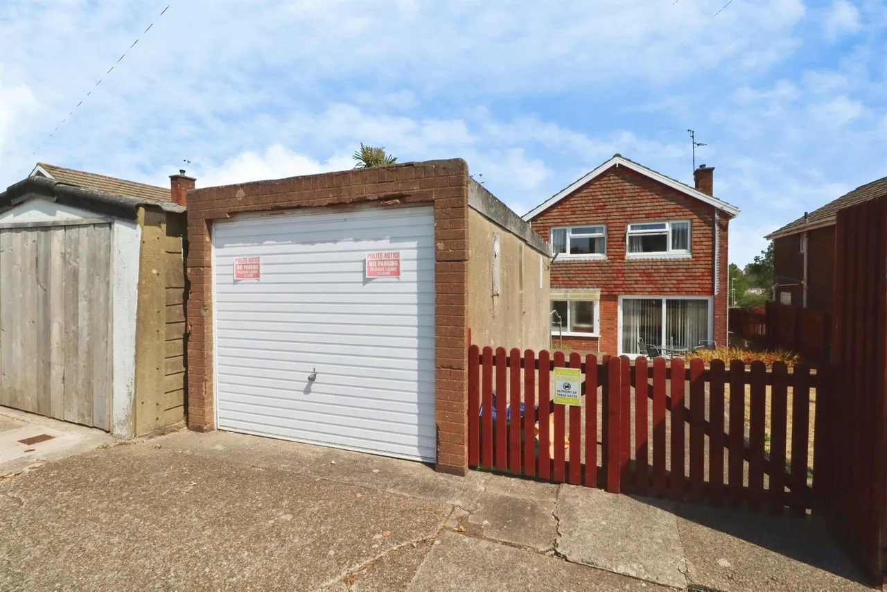 Norris Close, Penarth, CF64, photo 15