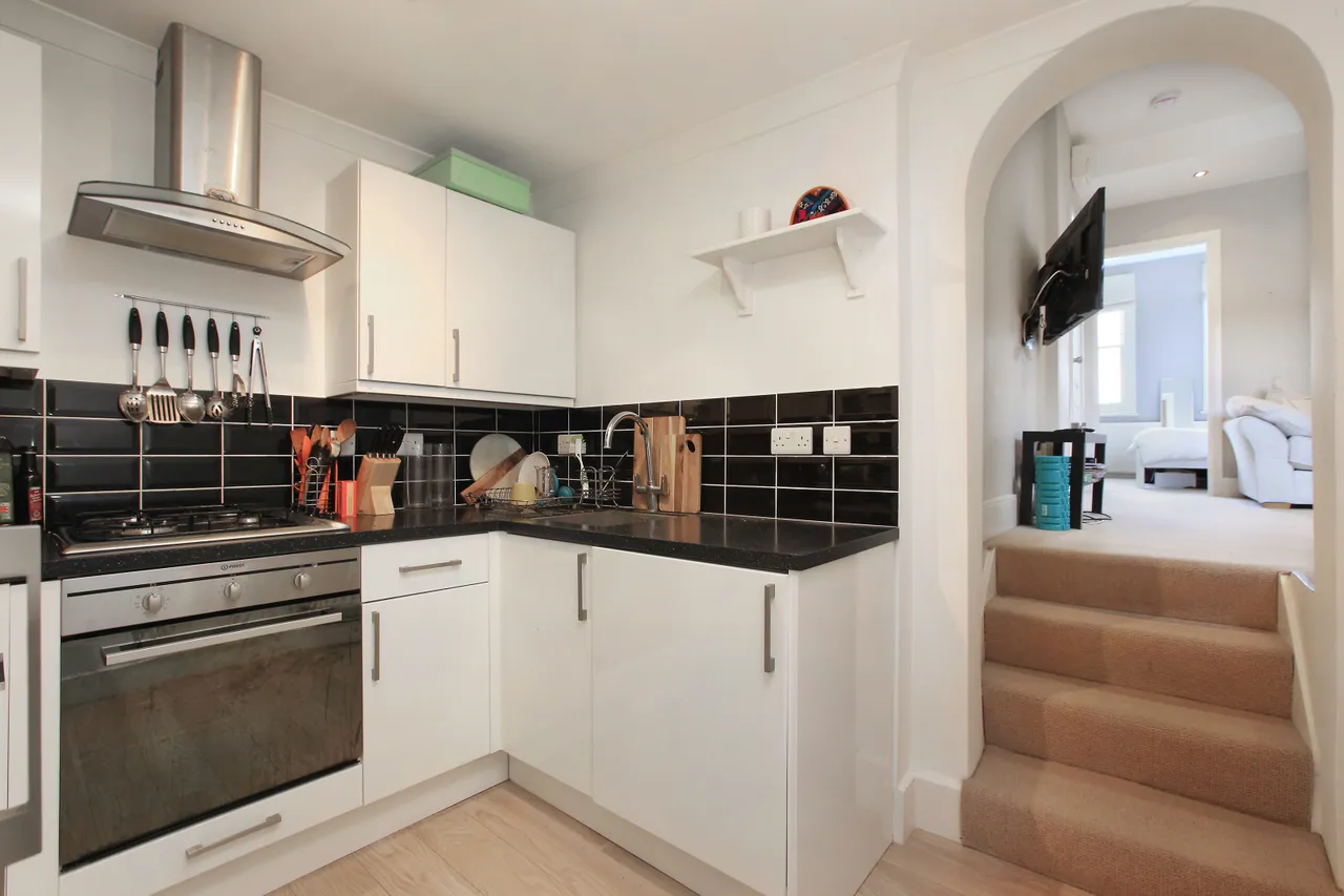 Vicarage Crescent, London, SW11, photo 8