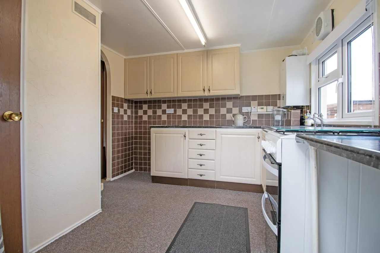 Fourth Avenue, Parklands Mobile Homes, DN17, photo 8