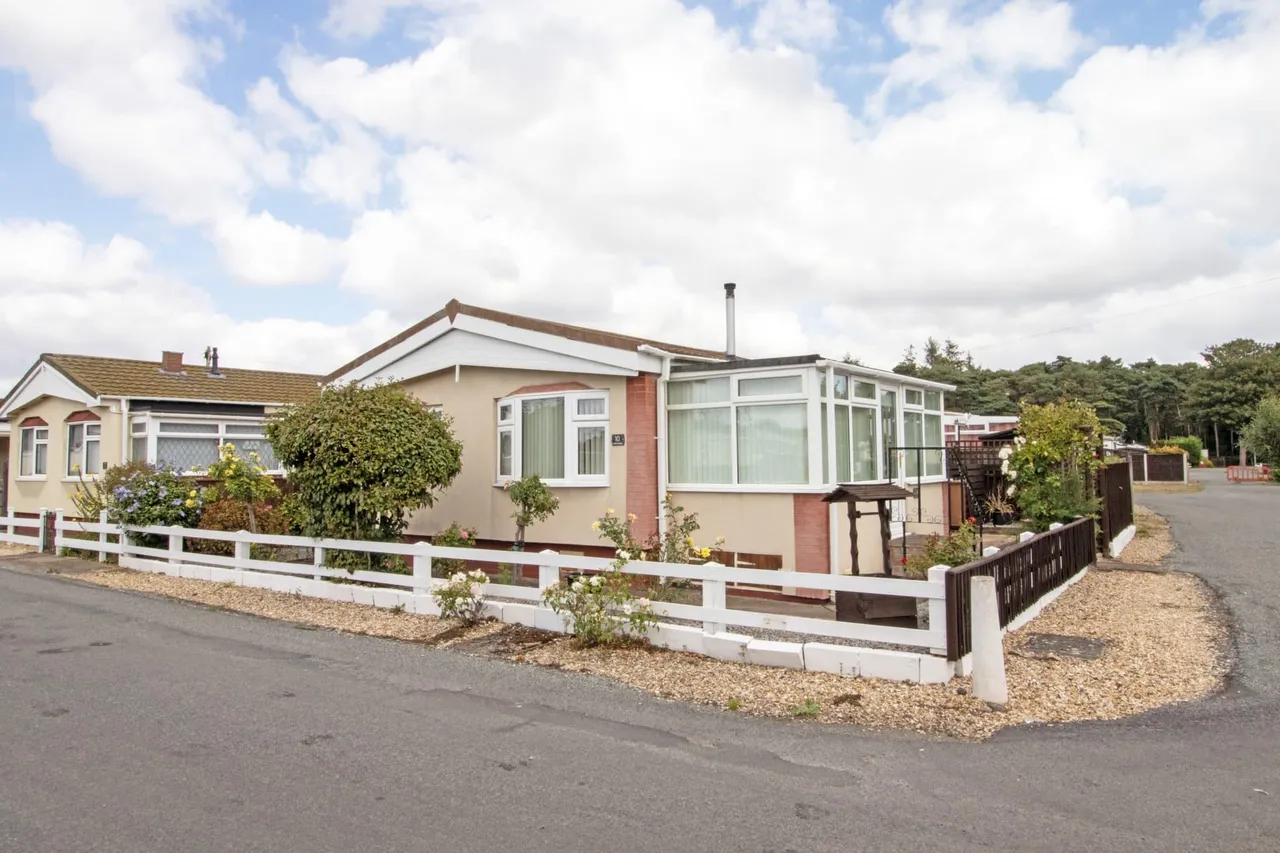 Fourth Avenue, Parklands Mobile Homes, DN17, photo 18