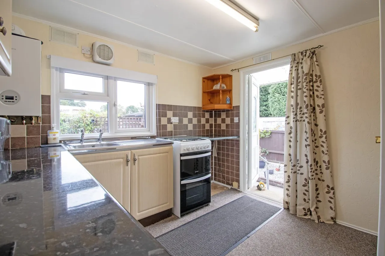 Fourth Avenue, Parklands Mobile Homes, DN17, photo 7