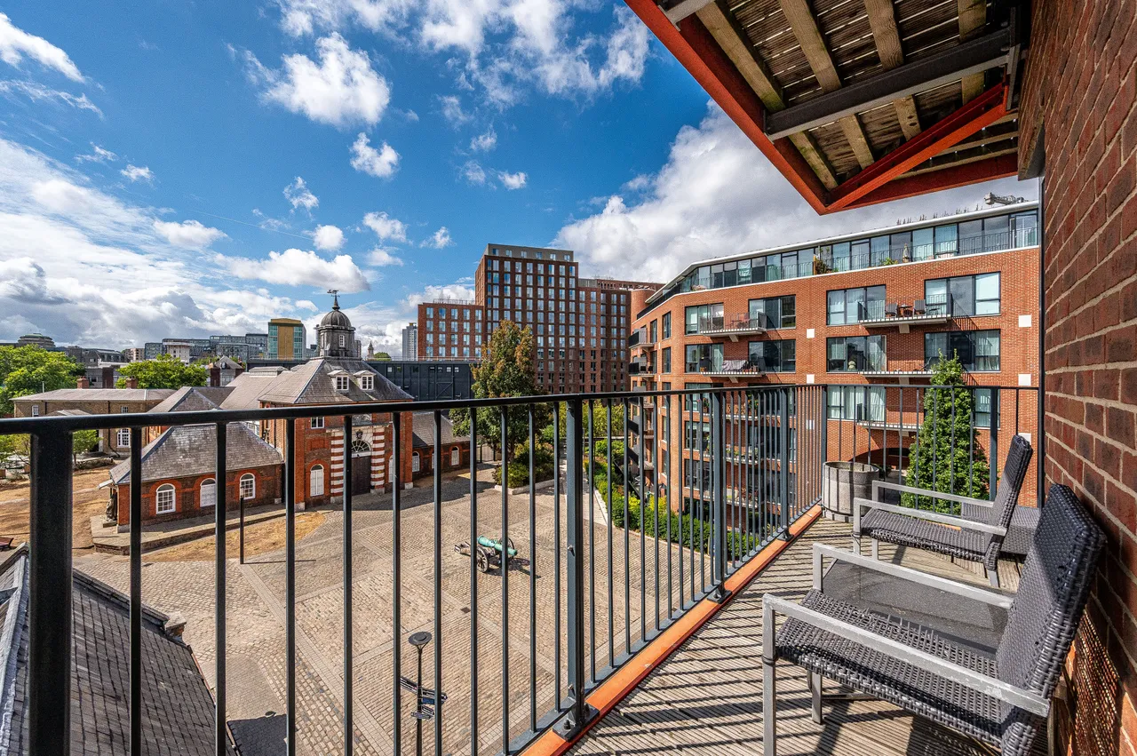 3 bed flat for sale, London, SE18