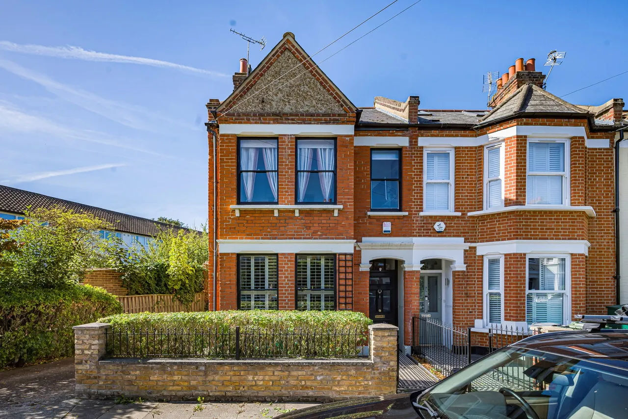 4 bed house for sale, Pentney Road, Hyde Farm