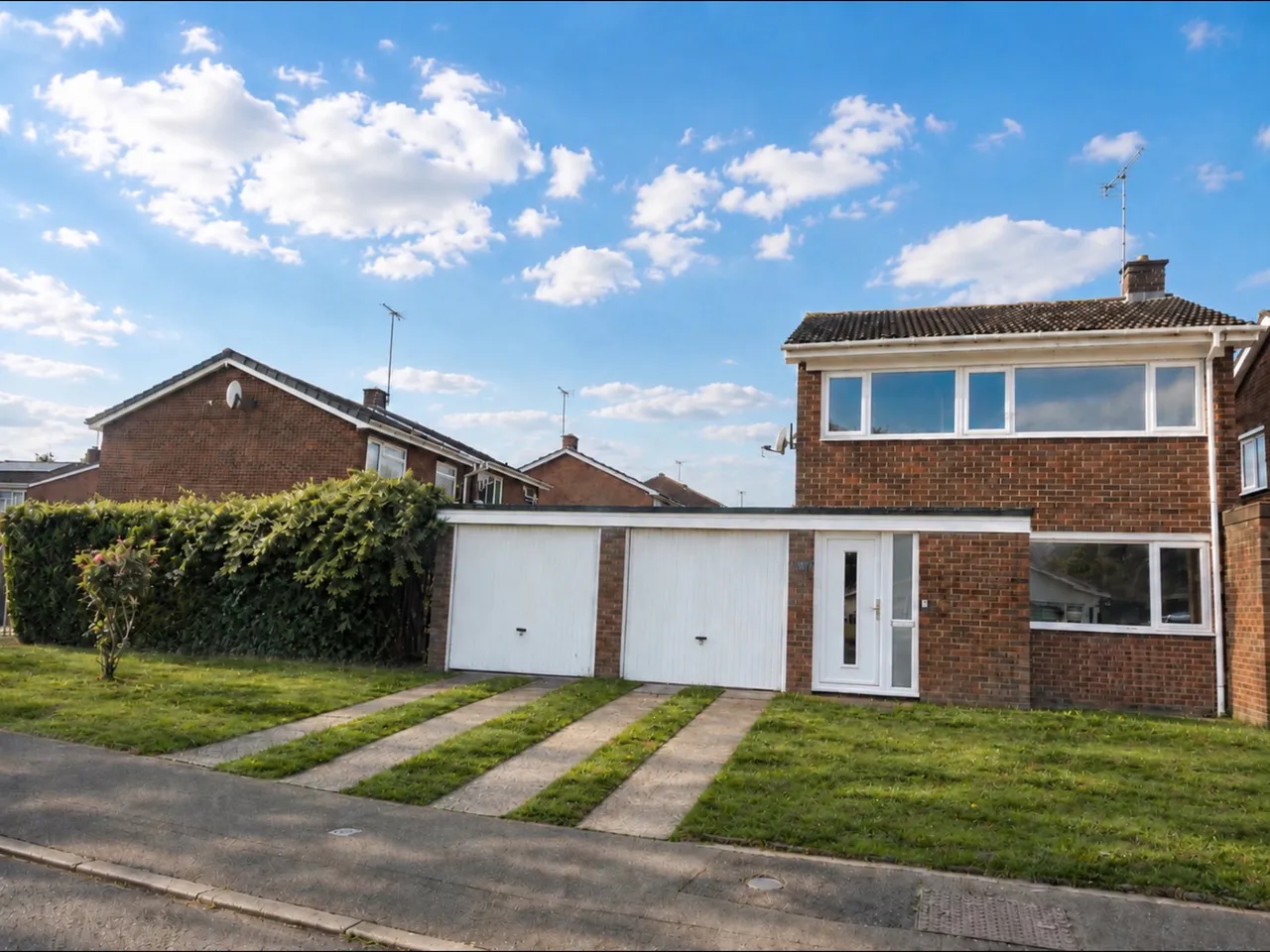 3 bed house for sale, Baccara Grove, Bletchley, MK2