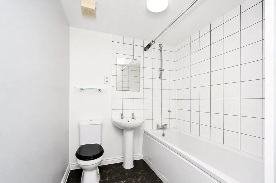 Yersin Court, Swindon, SN1, photo 7