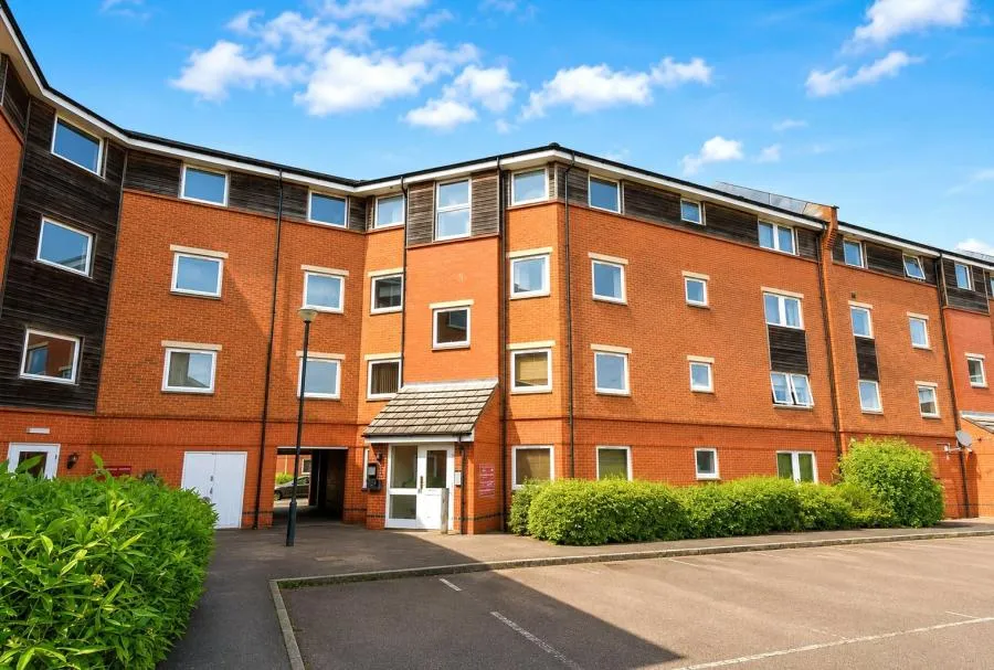3 bed flat for sale, Yersin Court, Swindon, SN1