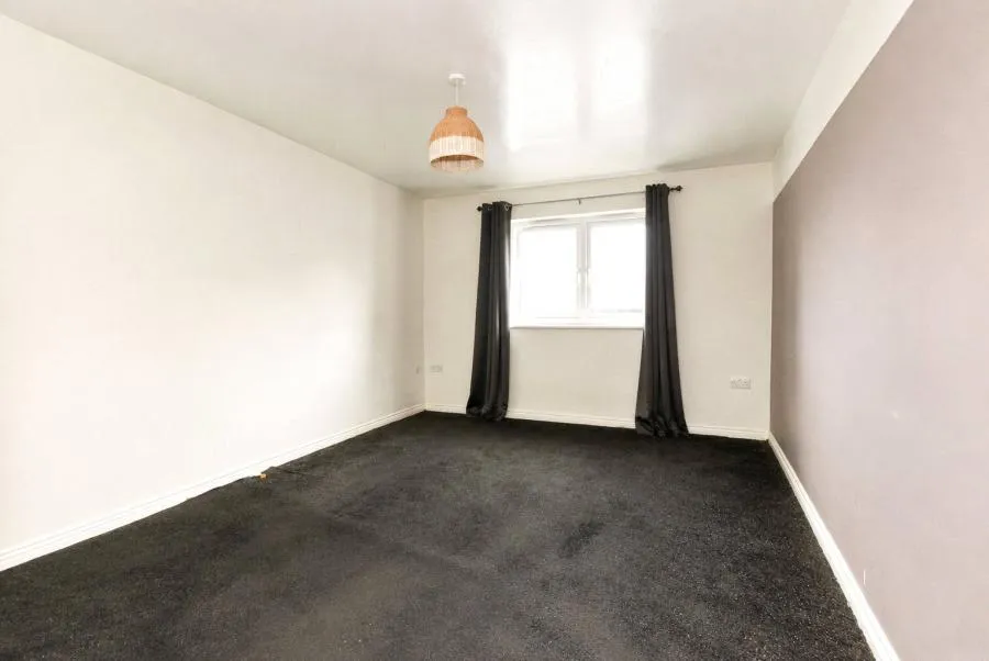 Yersin Court, Swindon, SN1, photo 5