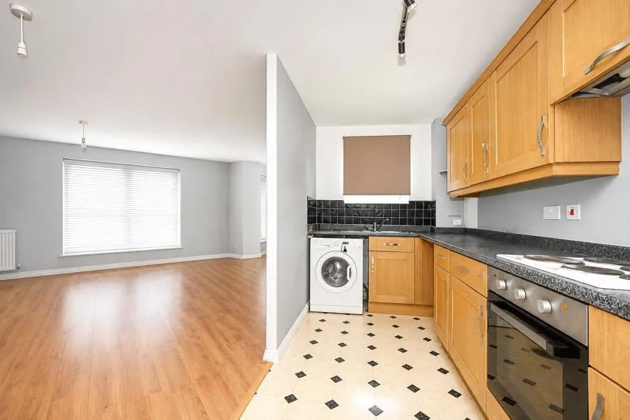 Yersin Court, Swindon, SN1, photo 3