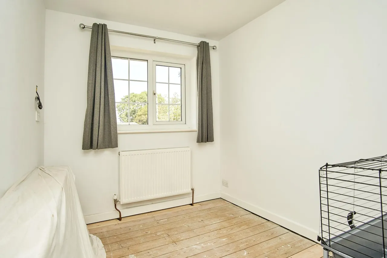 Staplers Court, Newport, PO30, photo 9