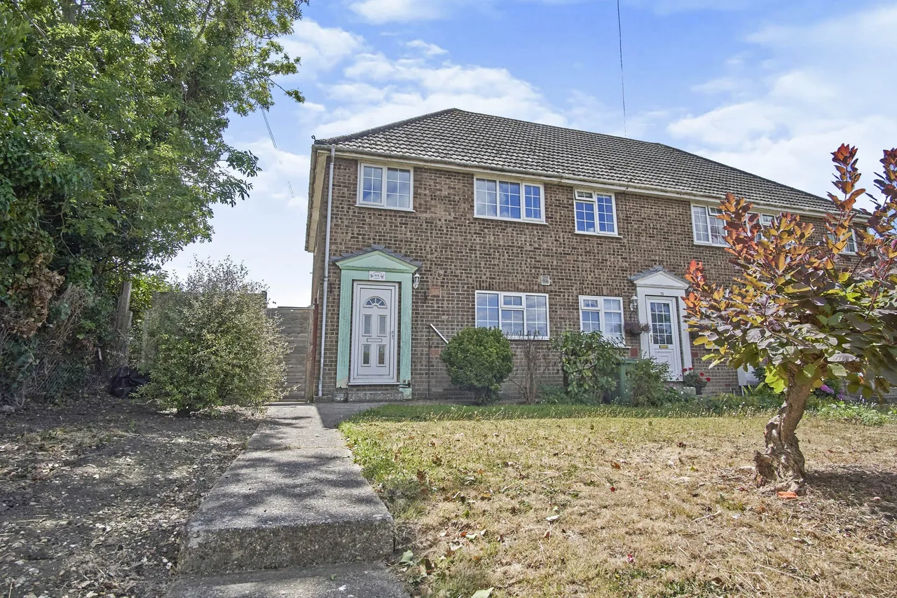 3 bed house for sale, Staplers Court, Newport, PO30