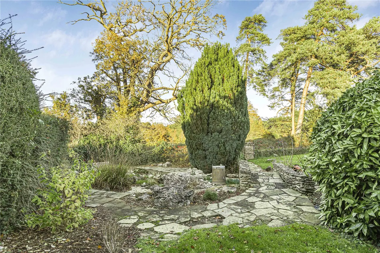 Brookmans Avenue, Brookmans Park, Hertfordshire, AL9 7QG, photo 21