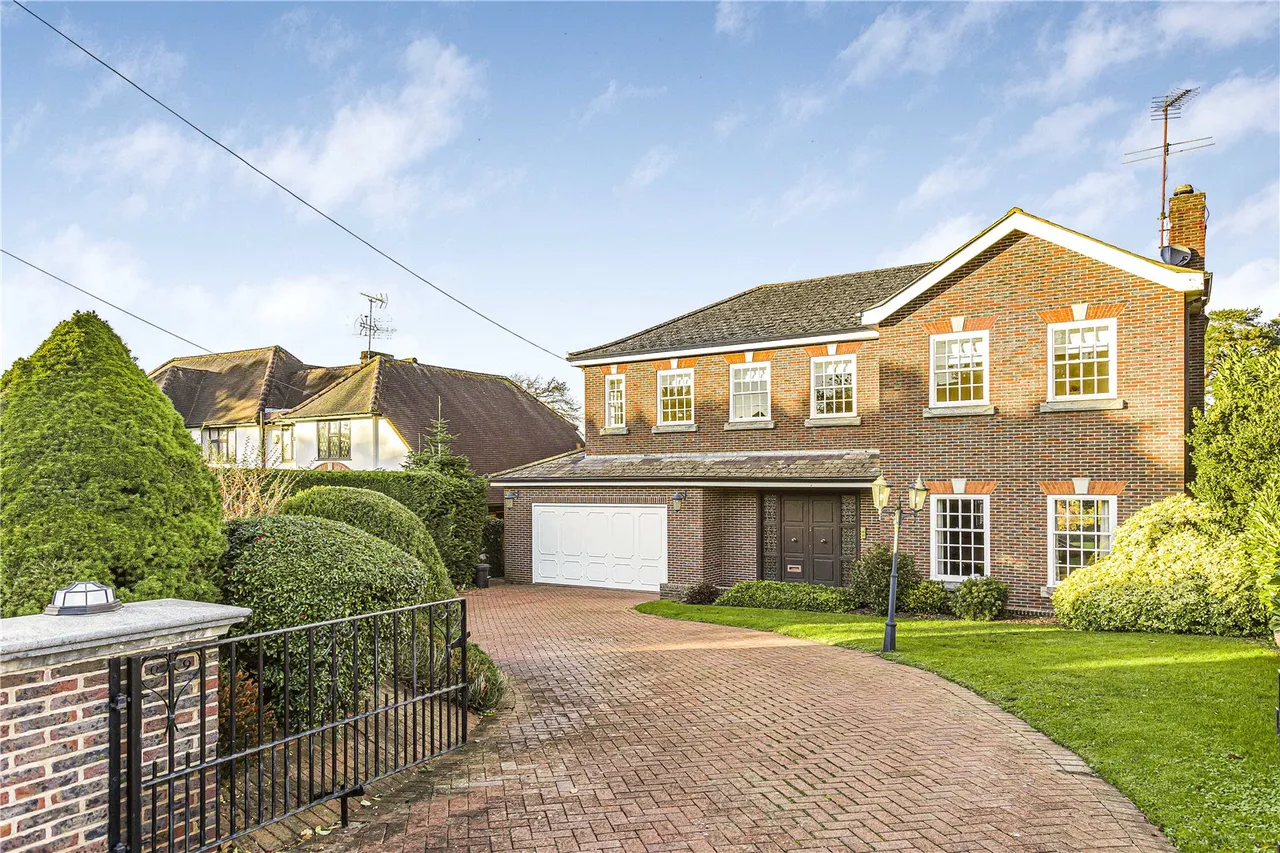 5 bed house for sale — Brookmans Avenue, Brookmans Park, Hertfordshire, AL9 7QG