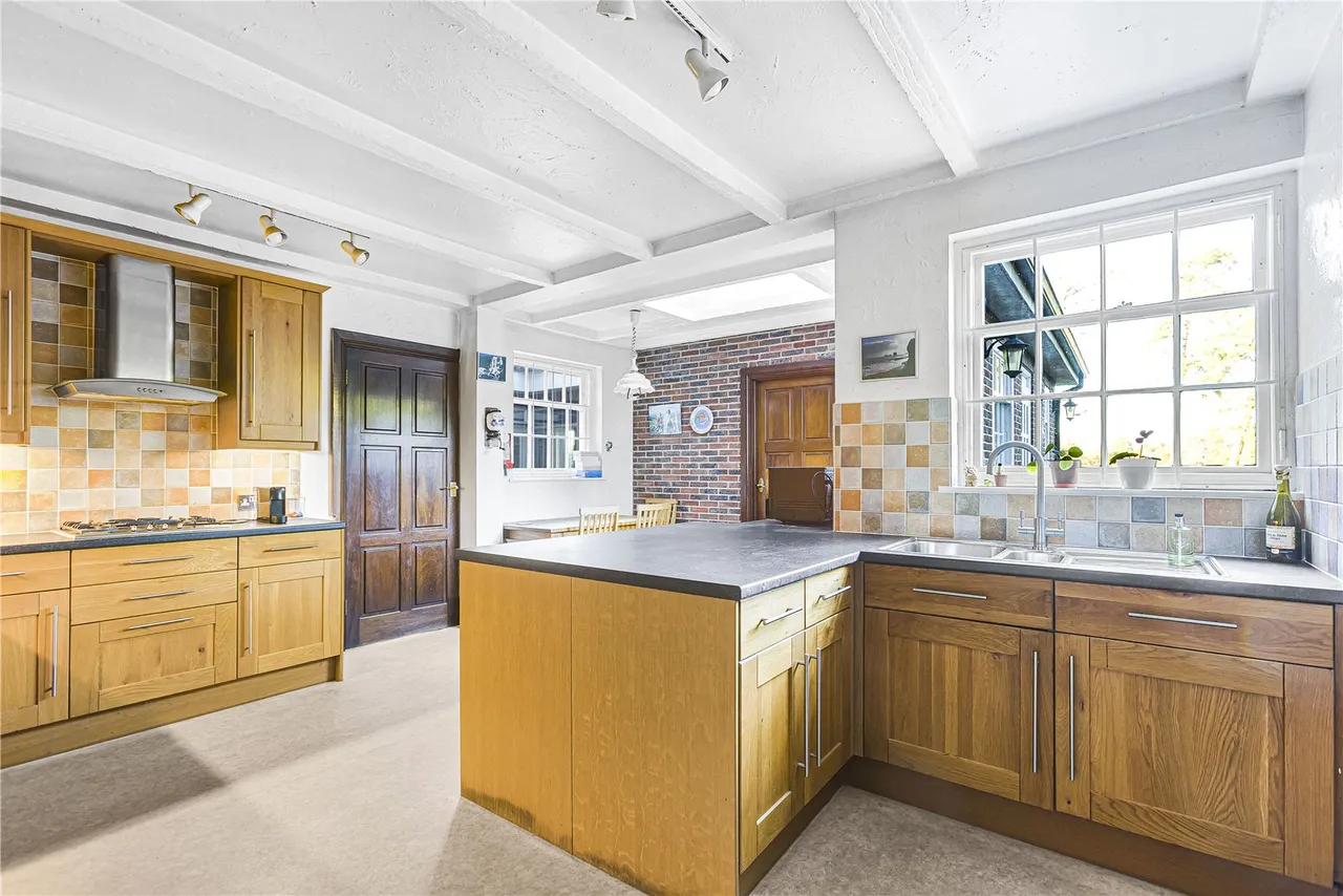 Brookmans Avenue, Brookmans Park, Hertfordshire, AL9 7QG, photo 5