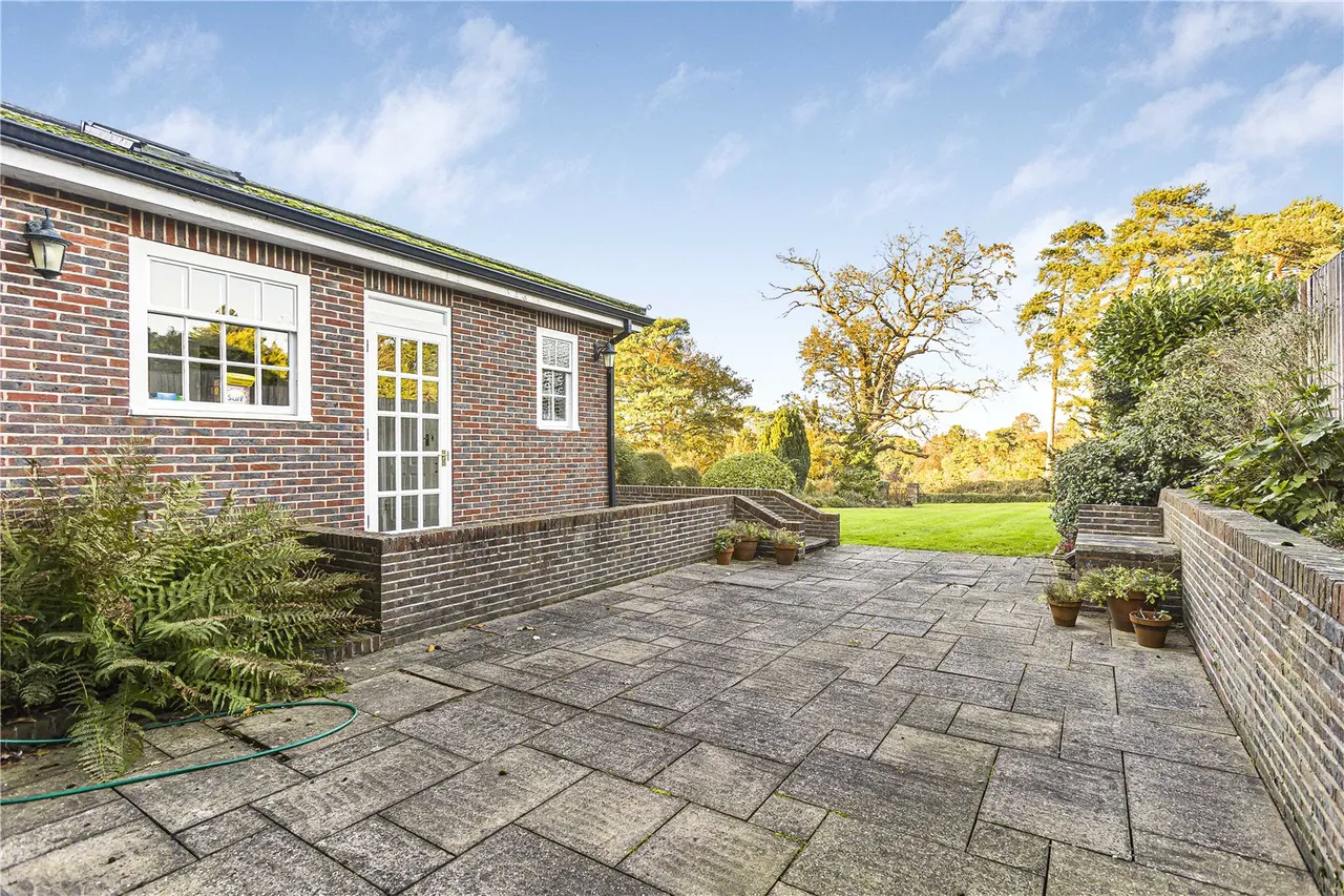 Brookmans Avenue, Brookmans Park, Hertfordshire, AL9 7QG, photo 22