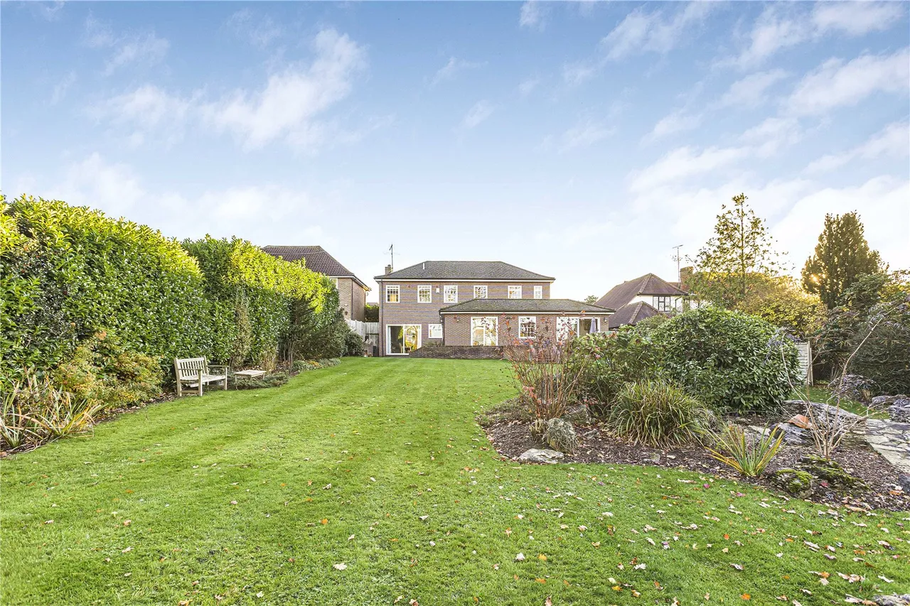 Brookmans Avenue, Brookmans Park, Hertfordshire, AL9 7QG, photo 4