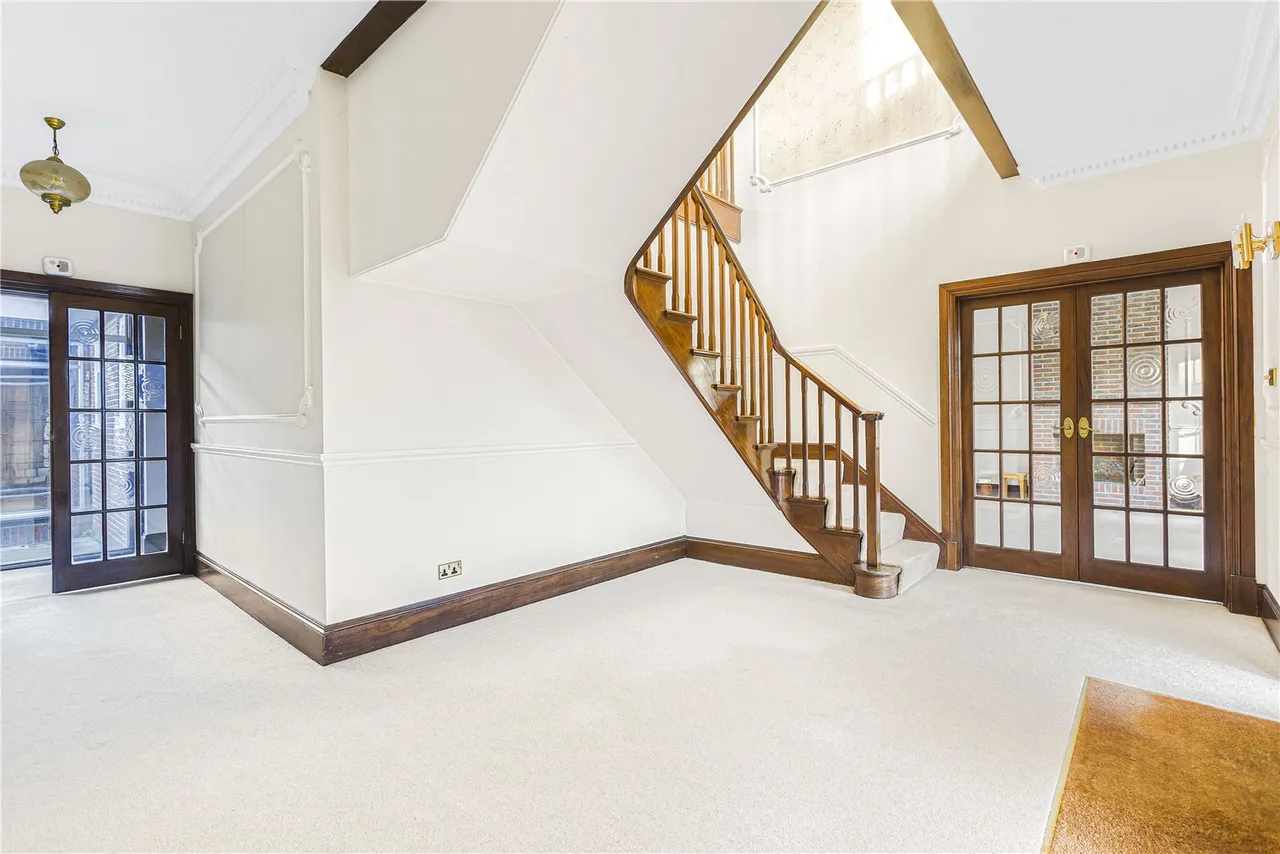 Brookmans Avenue, Brookmans Park, Hertfordshire, AL9 7QG, photo 2