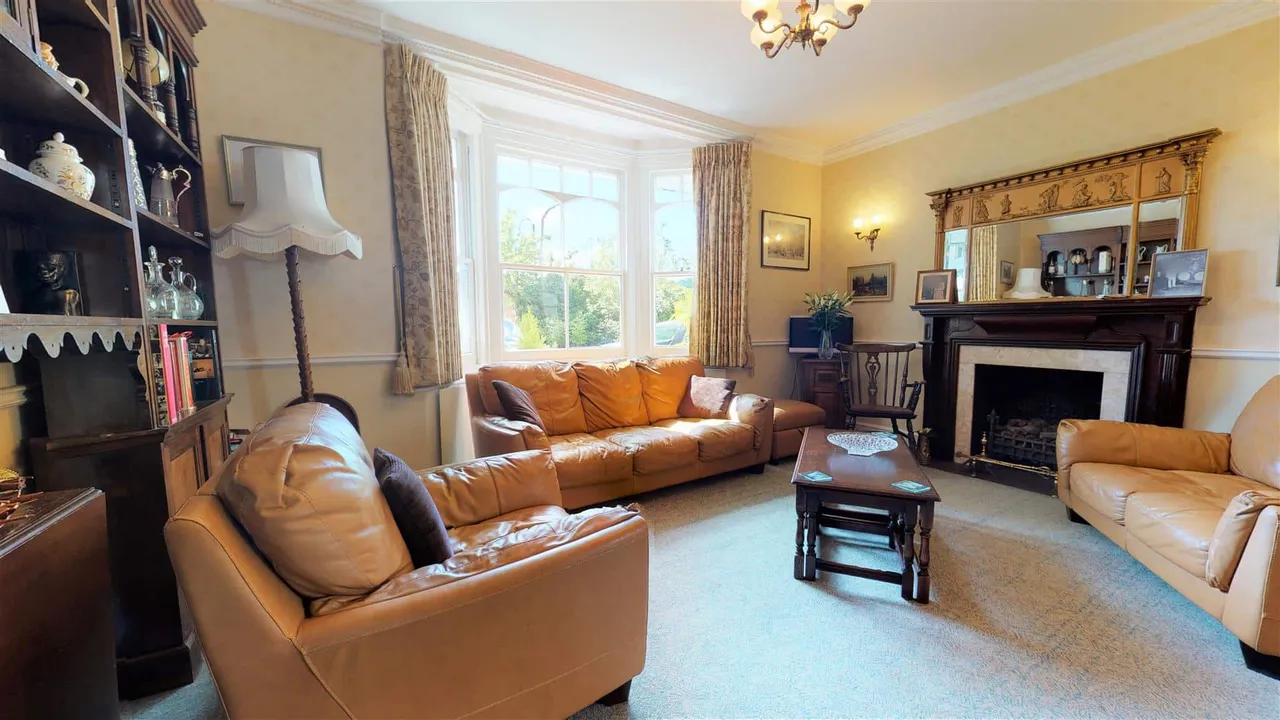 Station Road, Loughton, photo 6